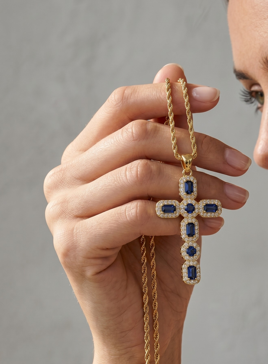 Vintém d'Ouro - Colar Elegante com Cruz de Zircónias