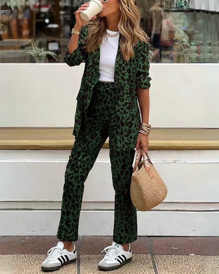 Vintém d'Ouro - Conjunto de vestido e calça com estampa de leopardo