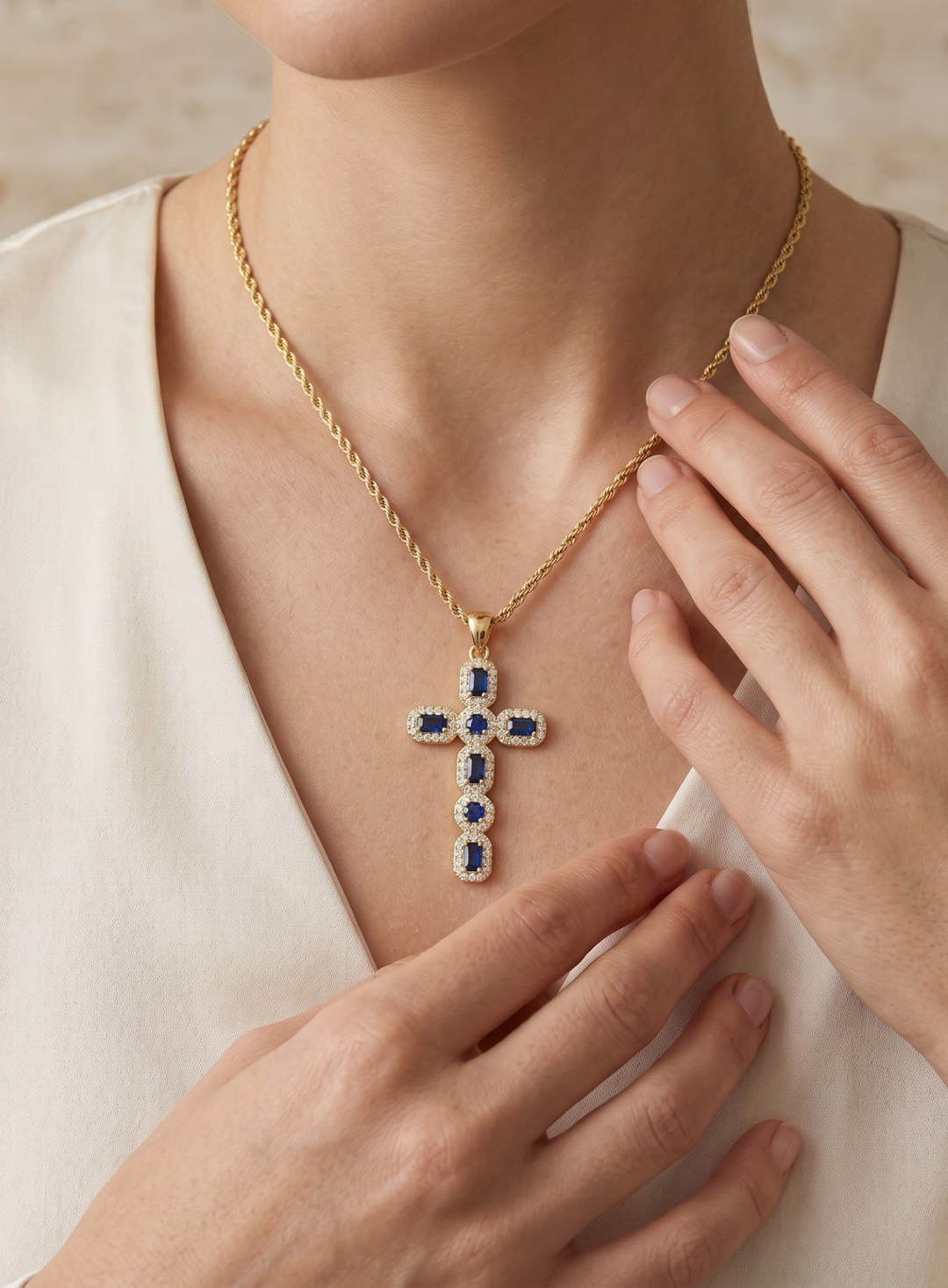 Vintém d'Ouro - Colar Elegante com Cruz de Zircónias