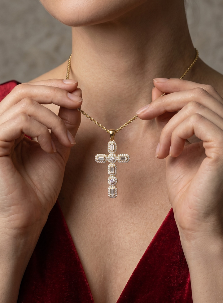 Vintém d'Ouro - Colar Elegante com Cruz de Zircónias