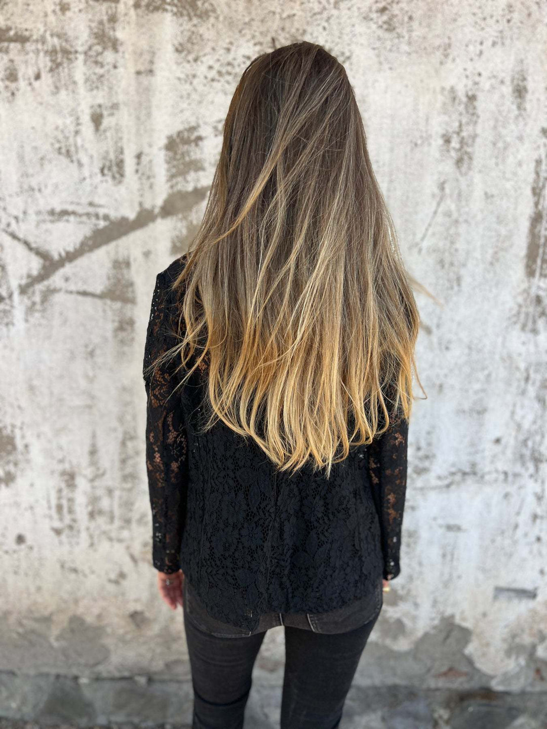 Vintém d'Ouro - Blazer de renda transparente com estrutura elegante