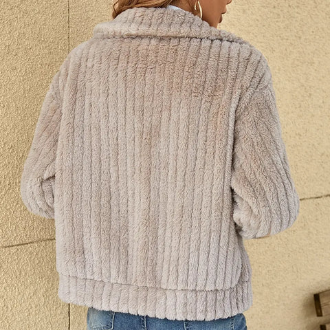 Vintém d'Ouro - Cardigan de Pelúcia Elegante
