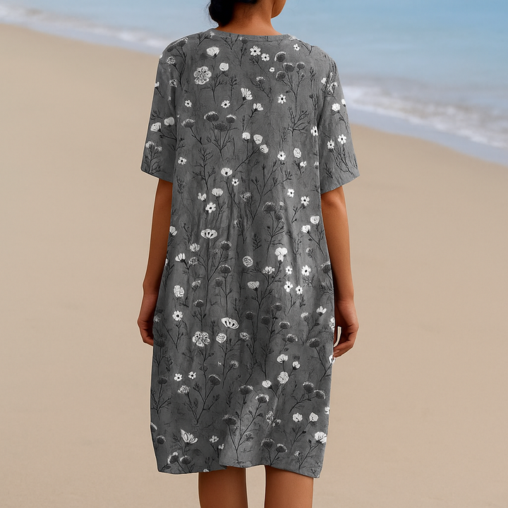 Vintém d'Ouro - Vestido Floral em Carvão com Acentos Brancos