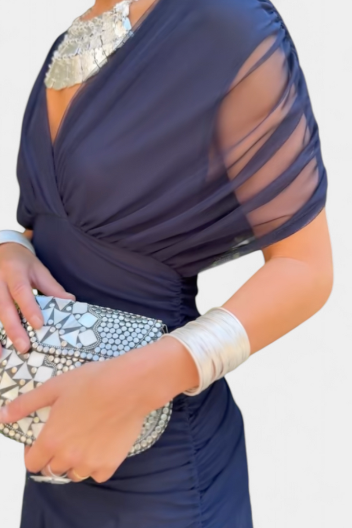 Vintém d'Ouro - Vestido elegante com decote em V