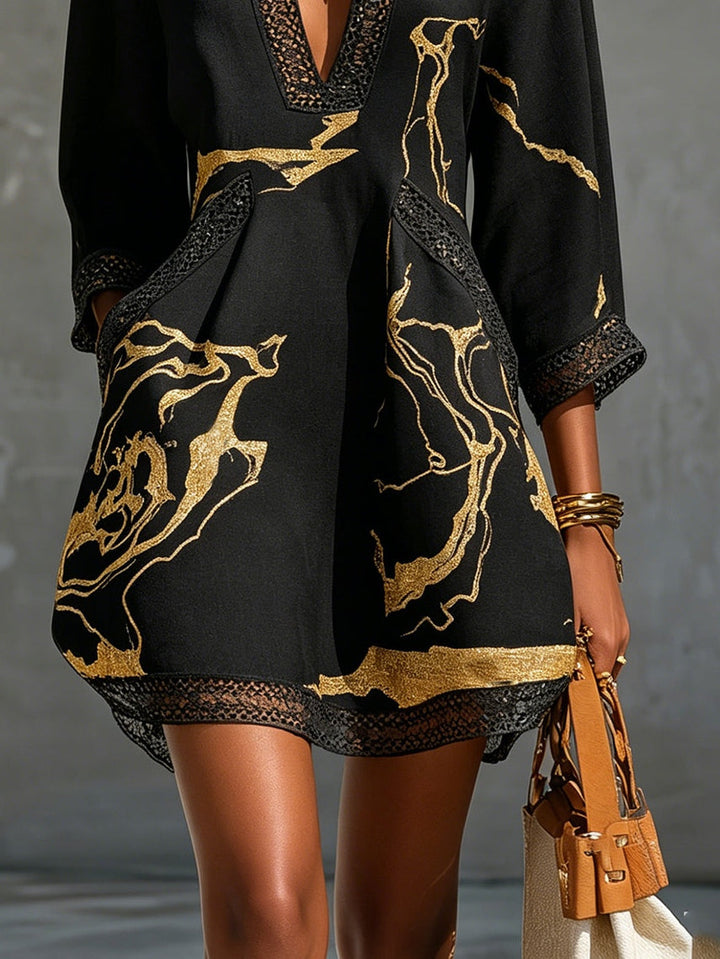 Vintém d'Ouro - Vestido Preto com Estampado de Mármore Dourado e Renda de Crochê