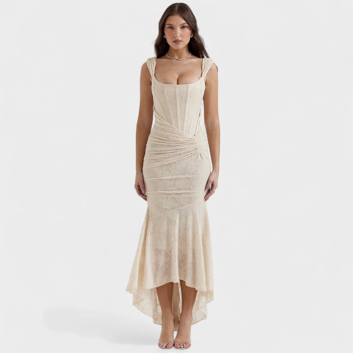 Vintém d'Ouro - Vestido de silhueta escultural