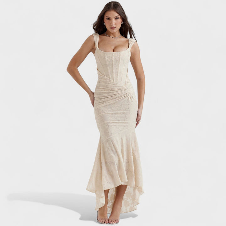 Vintém d'Ouro - Vestido de silhueta escultural