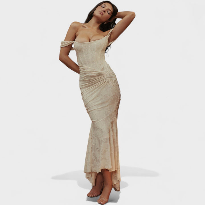 Vintém d'Ouro - Vestido de silhueta escultural